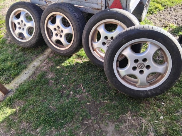 Eladó a képen látható szép állapotú Volkswagen Nyári alufelnik 205/55R