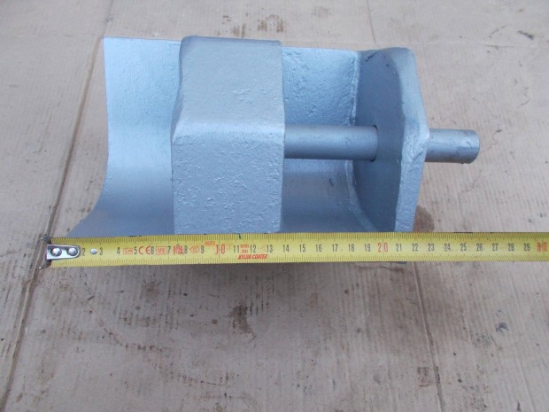 Elad� a k�pen l�that� von� fej csapszeggel j� �llapotban