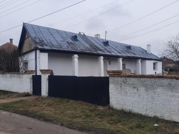 Elad� ad�csi csal�dih�z