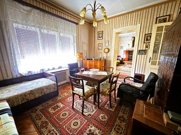 Elad� ad�csi csal�dih�z