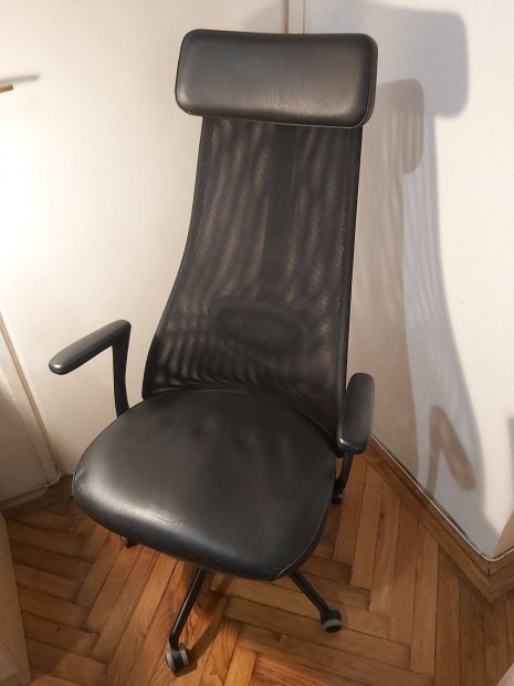 Eladó alig használt JÄRvfjÄLlet Irodai szék karfákkal