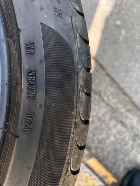 Eladó alig használt Pirelli 235/45 R18 98Y 4 db nyári gumi