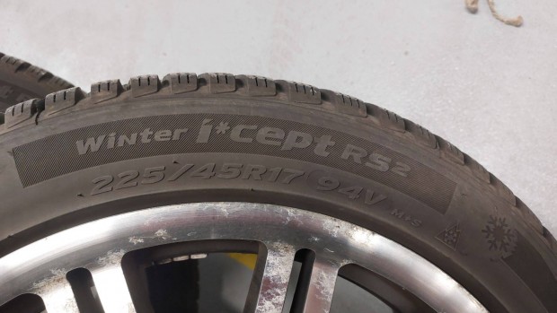 Elad alig hasznlt, felnire szerelt, tli gumi 225/45/R17-es mretben