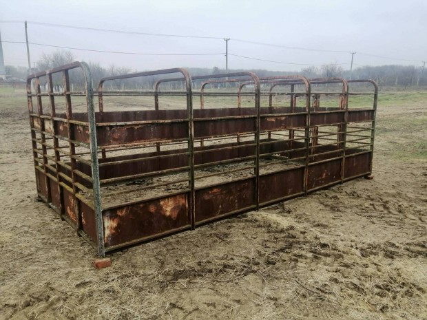 Elad� �llatsz�ll�t� kaloda teheraut�ra vagy p�tkocsira  mtz borju 