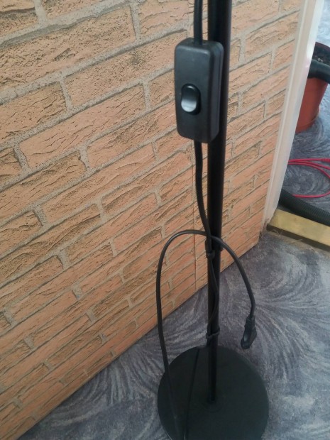 Elad� �ll�l�mpa