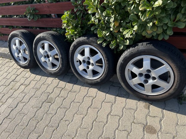 Eladó alufelni garnitúra (15" 4x114,3) J15x6JJ gumival együtt