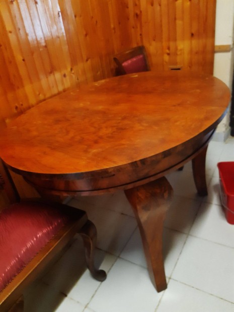 Elad� antik �tkez�asztal 6 sz�kkel