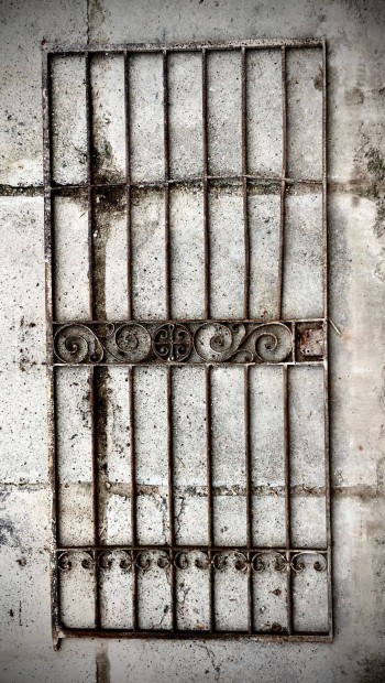 Elad antik kovcsoltvas kapu. 105X210cm 40000ft. Bp.XIII-ban-en