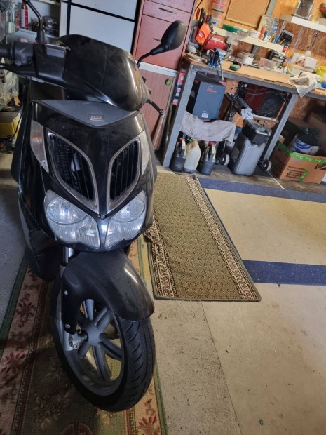 Elado aprilia sport city 200cm3 robogo