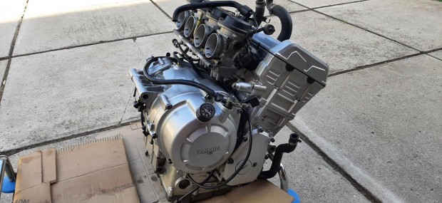 Elad r alatt 2001-2005 Yamaha Fzs 1000 Komplett motorblokk