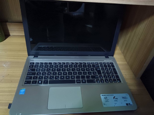 Elad asus laptop 