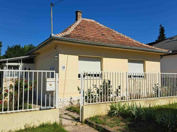 Elad� asz�di csal�di h�z