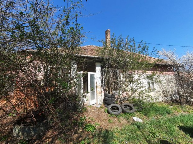 Elad� atk�ri csal�dih�z