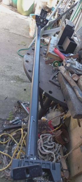 Elad� aut� csomagtart�