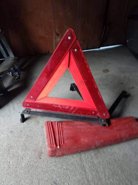 Elad� aut� elakad�s jelz� Zalaegerszegen