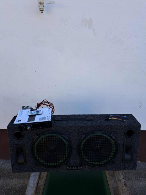 Elad autba teljes hangosts felszerels