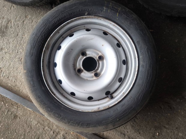 Elad� aut�gumi 14 colos felnivel