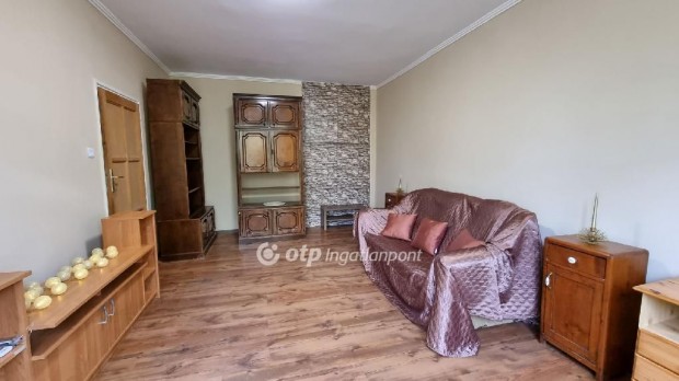 Elad� azonnal k�lt�zhet� lak�s, Hajd�szoboszl�