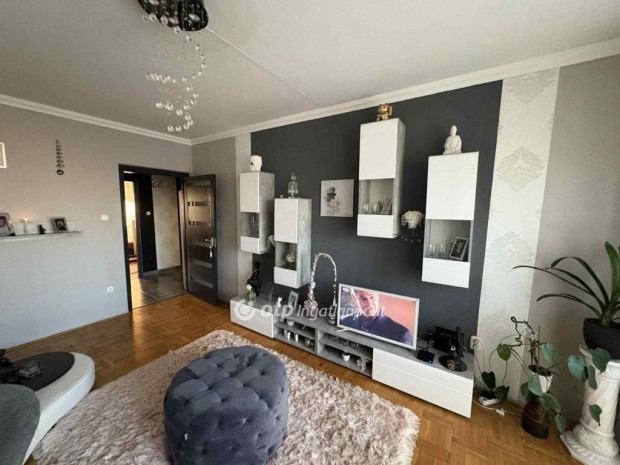 Elad� azonnal k�lt�zhet� lak�s, Hajd�szoboszl�