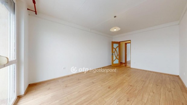 Elad� azonnal k�lt�zhet� lak�s az Egyetem k�zel�ben!