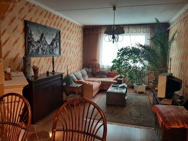 Elad� azonnal k�lt�zhet� veszpr�mi lak�s