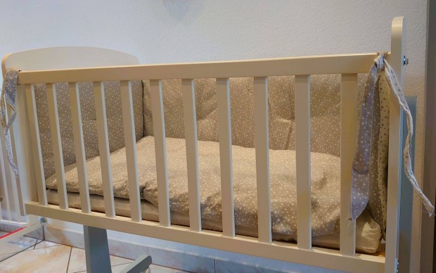 Elad� baba�b�l minden kieg�sz�t�vel + aj�nd�k babaf�szek