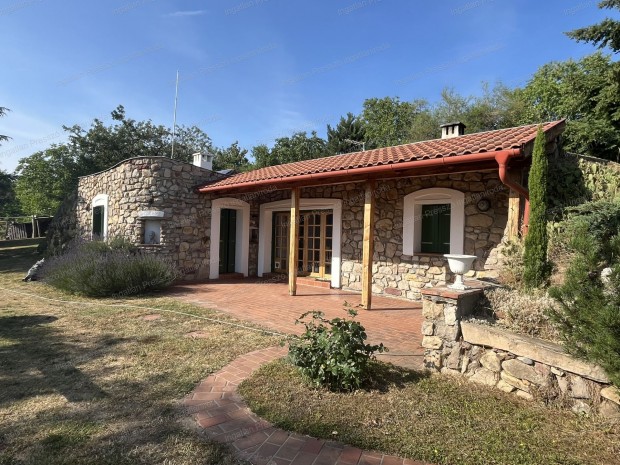 Elad� balatoni panor�m�s csal�di h�z �brah�mhegyen