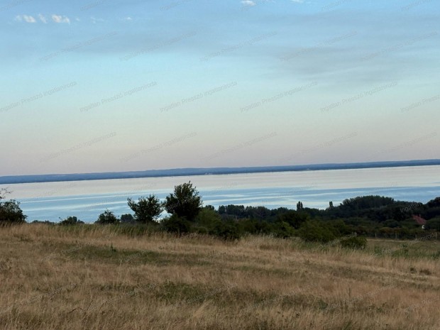 Eladó balatoni panorámás zártkert Balatonedericsen