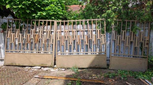 Elad bejrati kapu s kiskapu