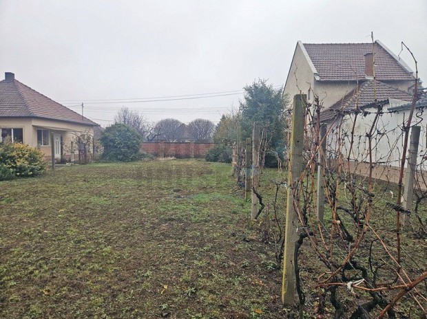 Elad� beker�tett �p�t�si telek B�k�scsaba kertv�rosi r�sz�n!