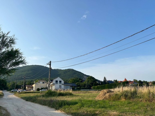 Eladó belterületi építési telek 850 m Pilisszántón