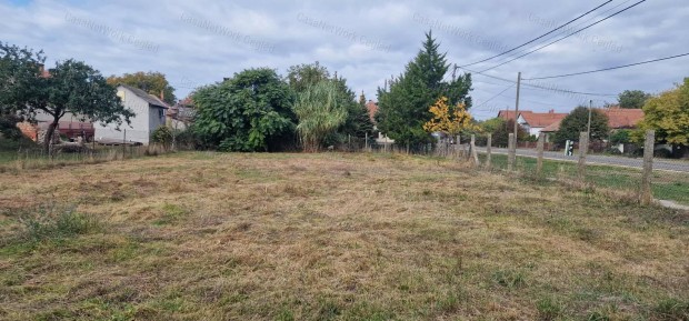 Elad� belter�leti �p�t�si telek T�rtelen, f��t mellett  571 m