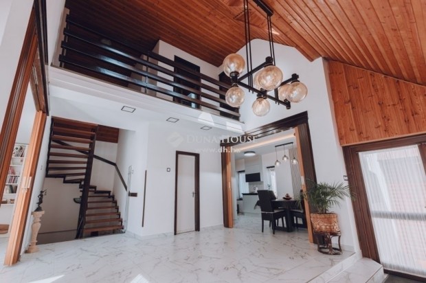 Elad� belv�rosi csal�di h�z, Kecskem�t