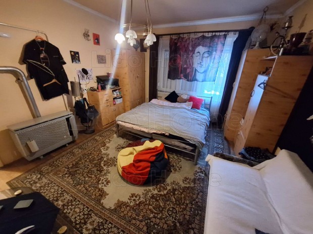 Elad� belv�rosi f�ldszinti t�gla lak�s Kaposv�ron, saj�t parkol�val!