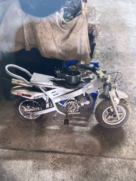 Elado benzines mini motor?