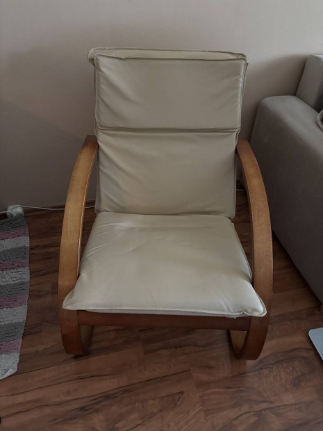 Eladó bézs színű relax fotel