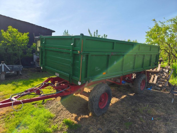 Elad� billen�s p�tkocsi