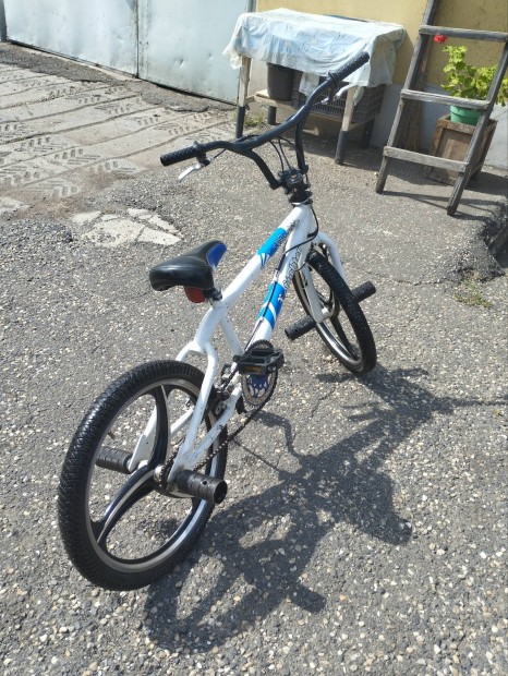 Eladó bmx krékpár