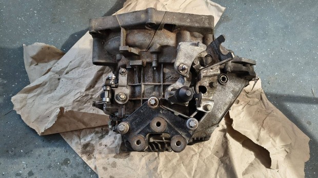 Elad� bontott Alfa Romeo/Fiat C635 manu�lis sebess�gv�lt�