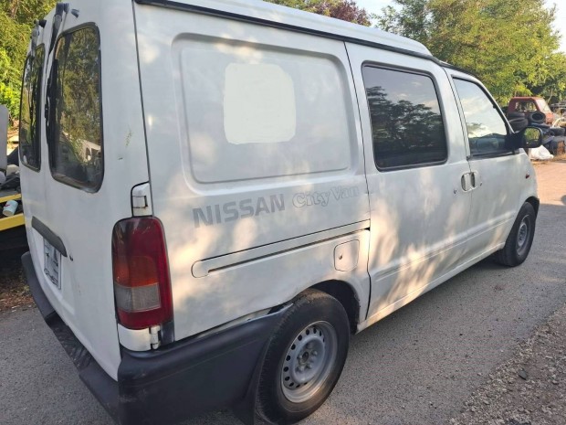 Eladó bontott Nissan Vanette Cargo hátsó ablak