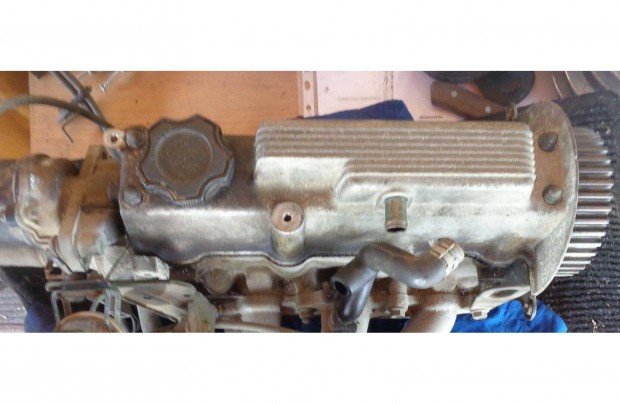 Eladó bontott Suzuki Swift 1.0 cm3 hengerfej