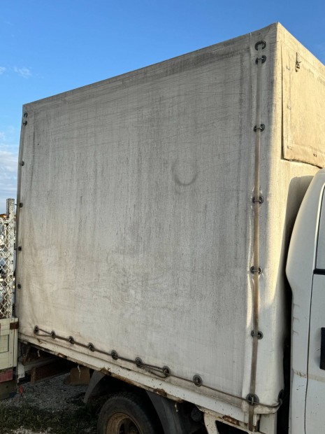 Elad bontott ponyvs plat Kia K2500-ra