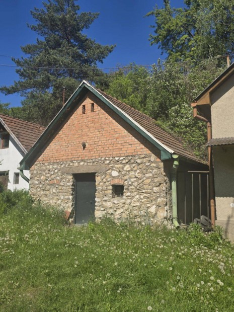 Eladó borospince