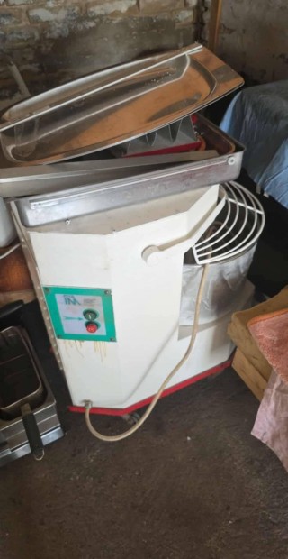 Eladó büfé kocsi érvényes külföldi okmányokkal