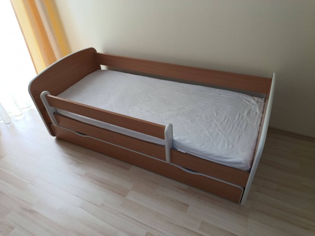 Eladó bükk gyerekágy 160x70 cm méretben