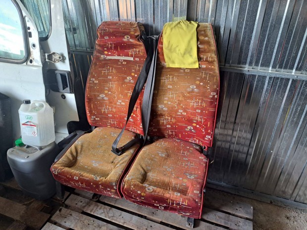 Elad busz /autbusz ls lsek jelkpes sszegrt!