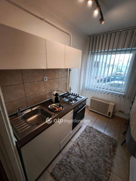 Elad� b�torozott, Panelprogramos lak�s, Miskolc