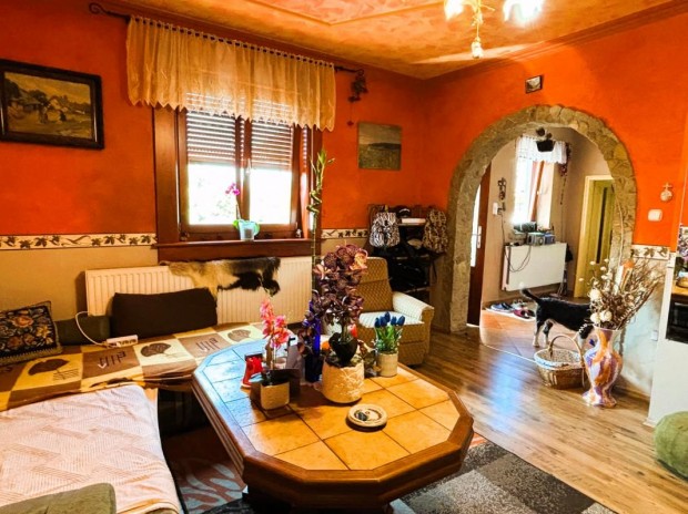 Elad� cegl�di csal�dih�z