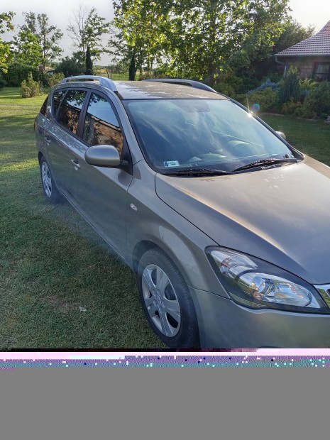 Eladó családi Kia ceed kombi!