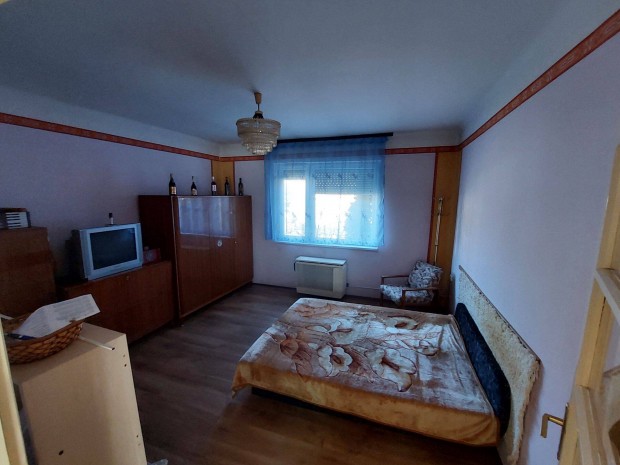 Elad� csaladi h�z